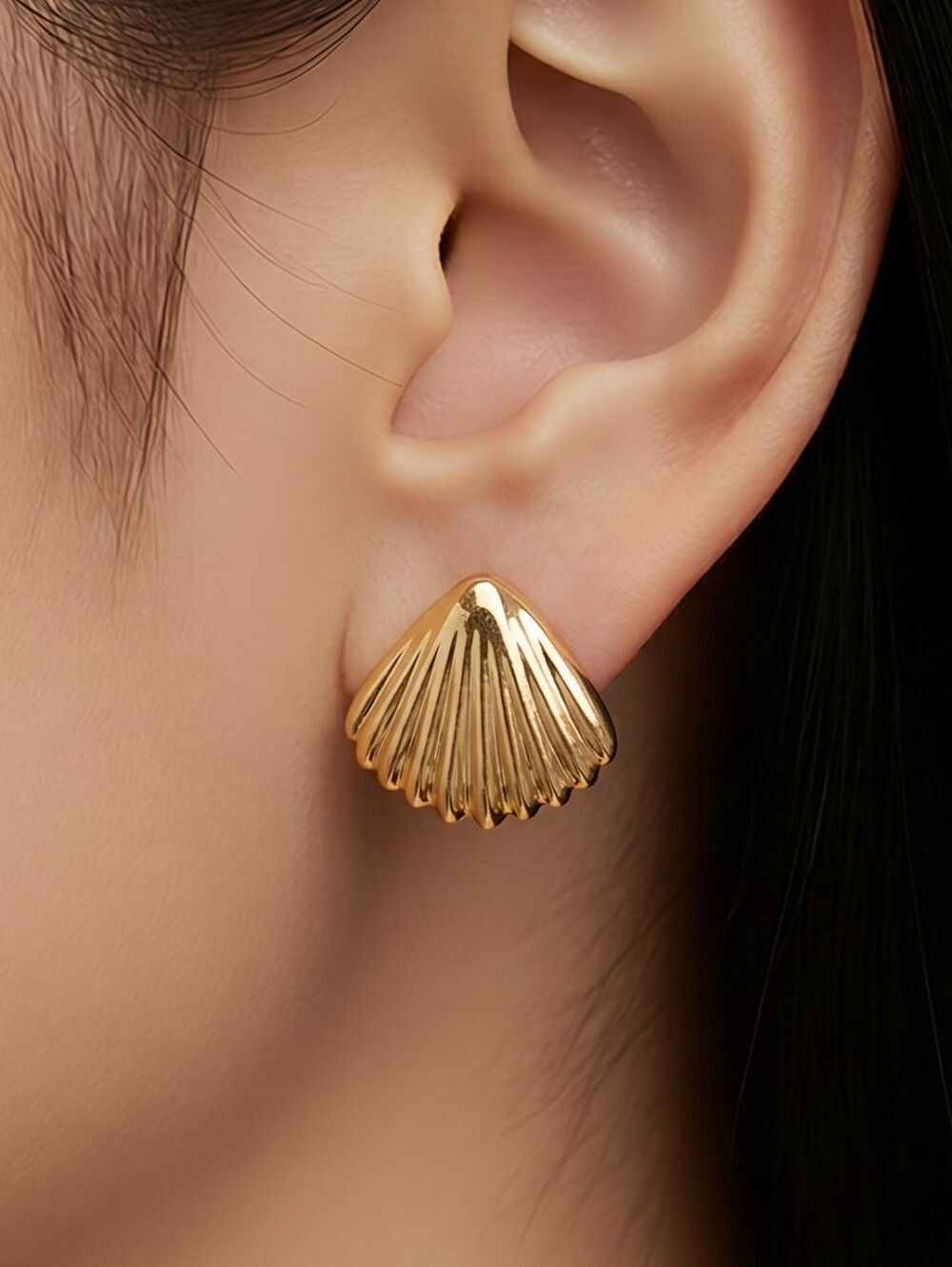 Gold Seashell Stud Earrings Clam Shell Coastal Beach Ocean Jewelry Vacation Chic